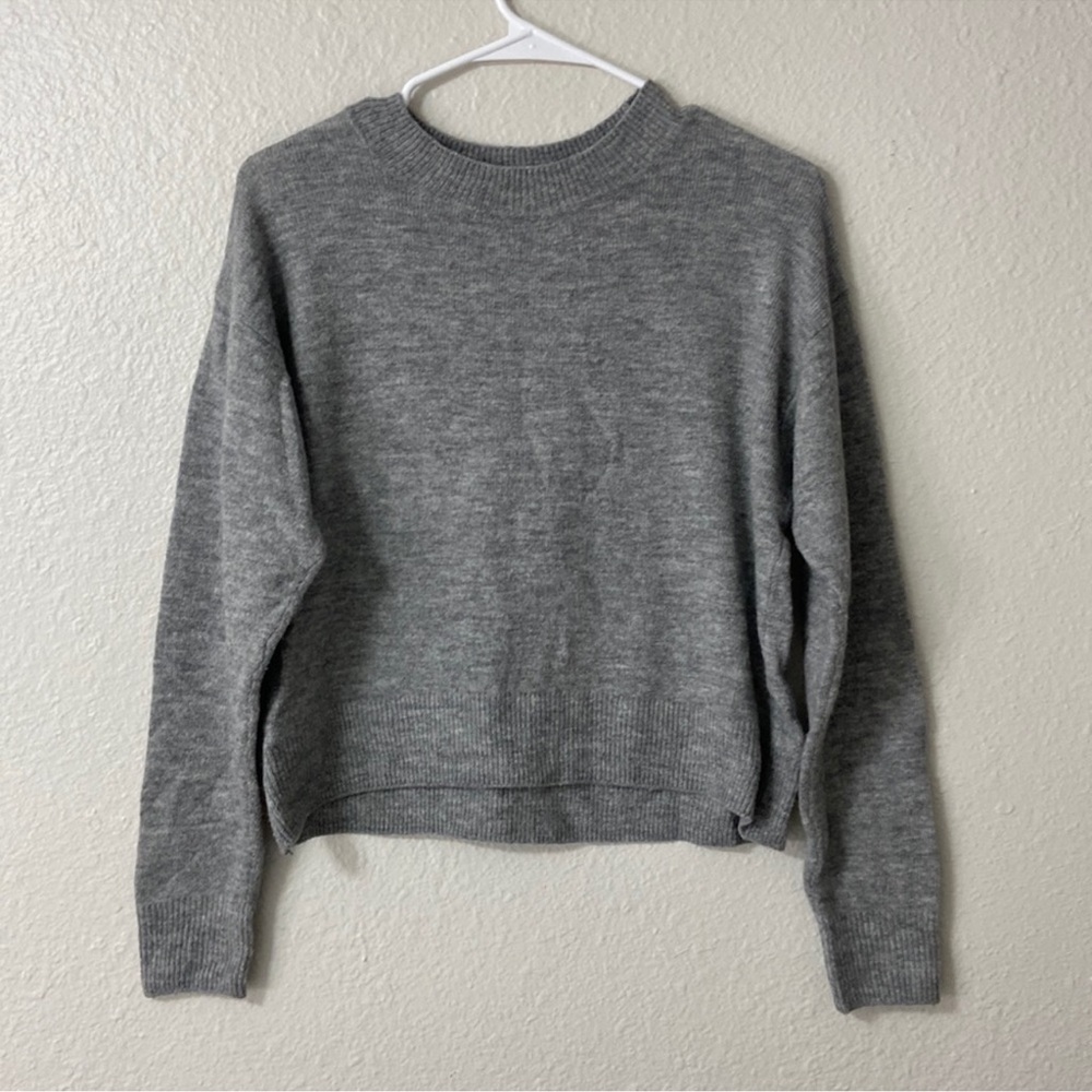 H&M Crewneck Gray Sweater Size XS